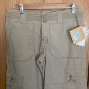 Aventura womens cropped cargos with details size 8